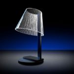 أباجورة LED أنيقة - قاعدة سوداء