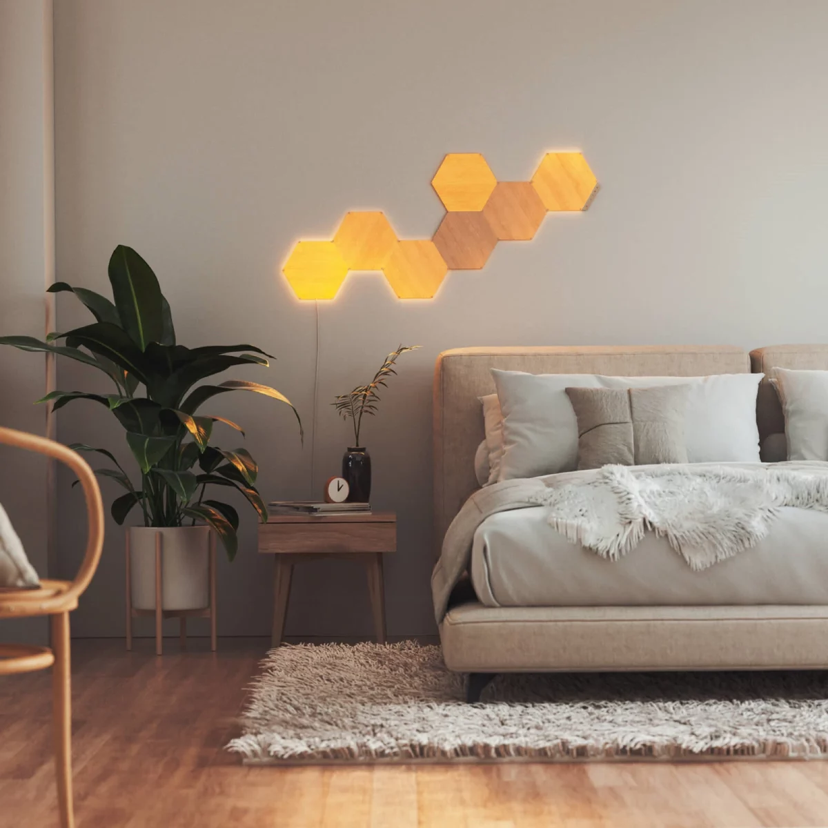 1-nanoleaf-wood-hexagons-light-panels-smarter-starter-kit-7-bedroom@2x سداسيات نانوليف الخشبية (7 ألواح) - الصورة 3
